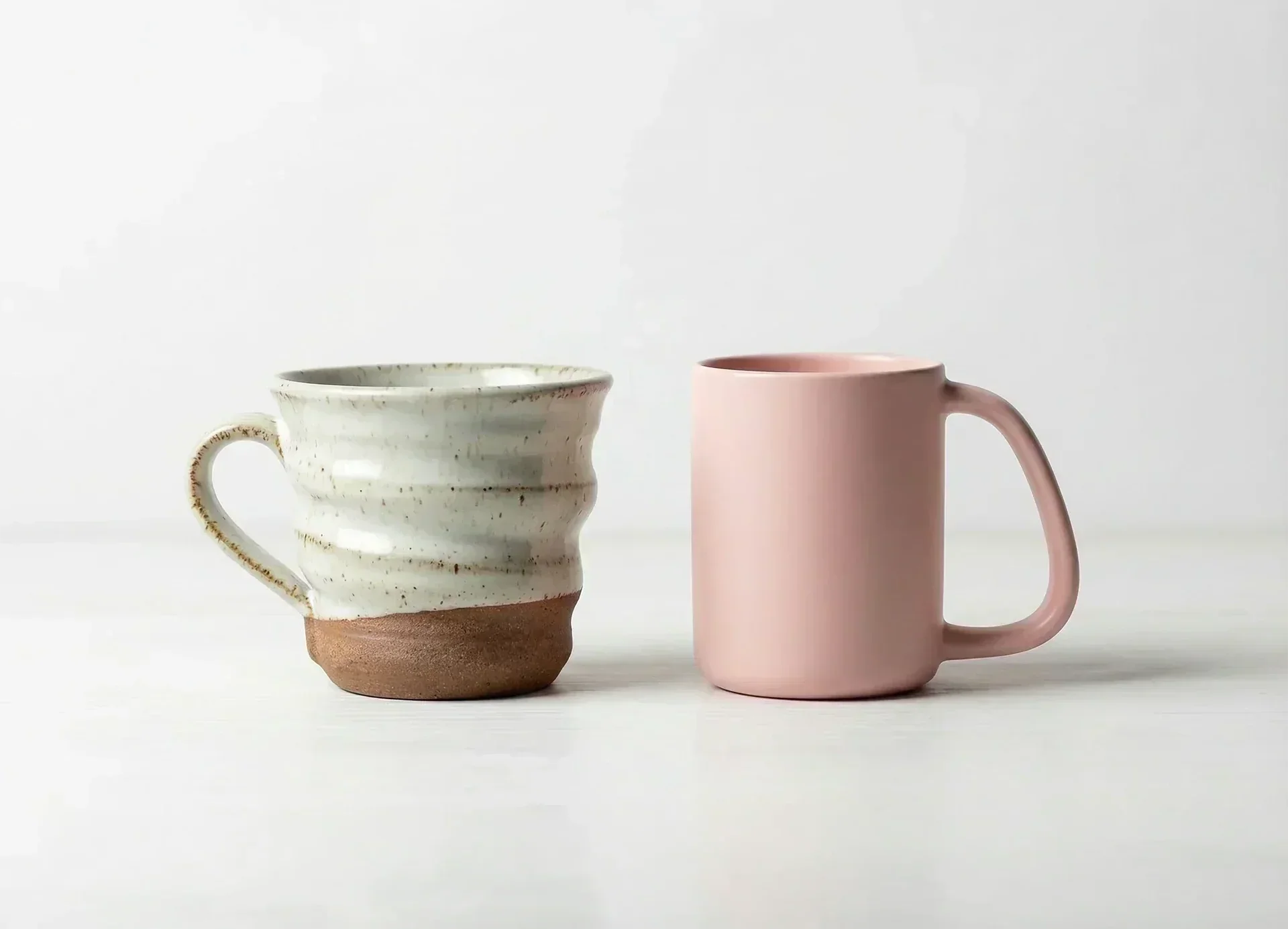 A split-panel diagram contrasting a hand comfortably gripping a CURVD ergonomic handle (left) with a red weight-distribution vector and a hand painfully pinching a standard 'C' handle (right) highlighting joint pressure points.